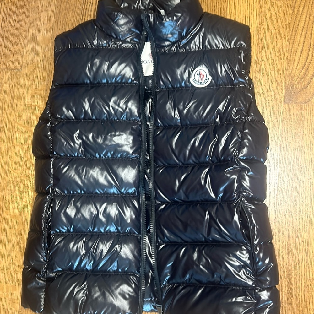 Moncler
Ghany Shiny Quilted Puffer Vest Women’s size M , color black